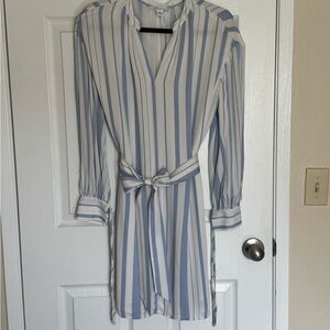 Nordstrom White and Blue V-Neck Cuffed Shirt Dress